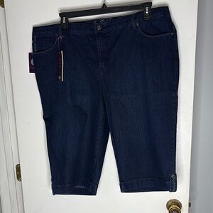 NWT Gloria Vanderbilt All Around Slimming Effect Mid-Rise Skimmer Bermuda Shorts